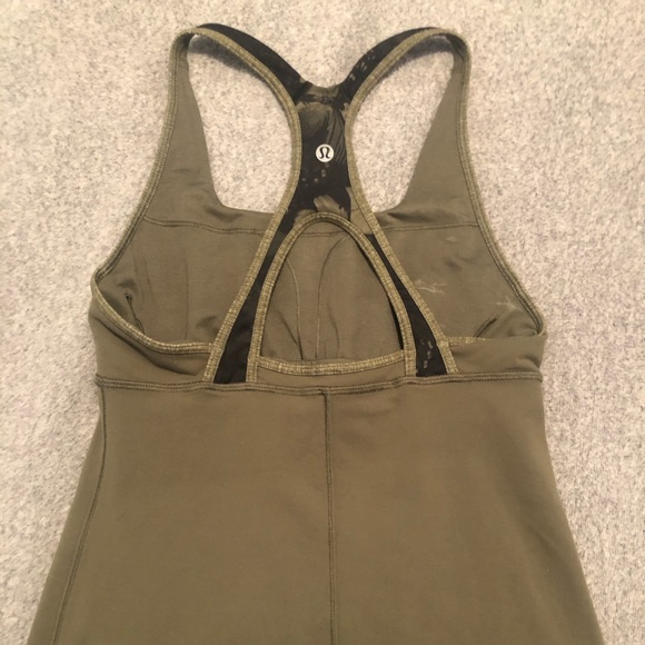 Lululemon tank - Picture 1 of 3